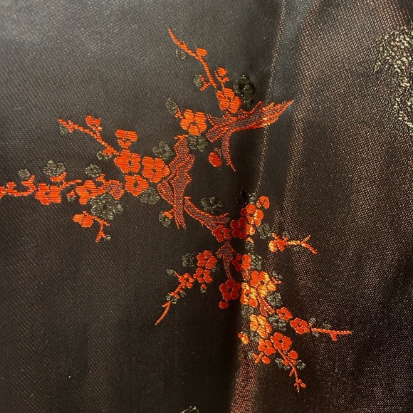 NWOT Elegant Black and Red Women's Asian Kimono Jacket Robe size medium - Picture 6 of 7